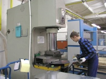 Conventional pressing - hydraulic press 100T